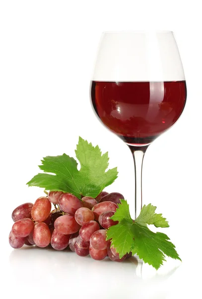白で隔離される熟したブドウのワイン — ストック写真