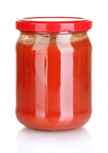 Frasco com pasta de tomate isolado em branco — Fotografia de Stock