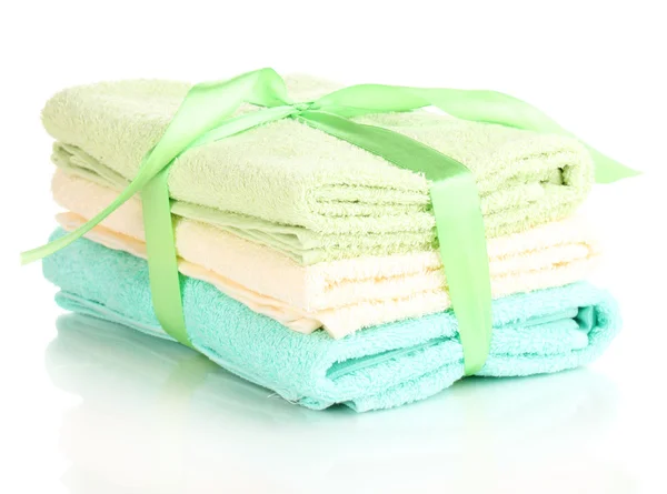 Toallas coloridas con cinta aislada en blanco — Foto de Stock