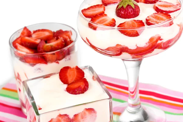 Glasses of ripe strawberries with cream isolated on white — Stock Photo, Image