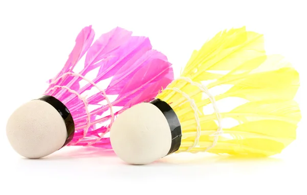 Amarelo e rosa penas shuttlecocks isolado no branco — Fotografia de Stock