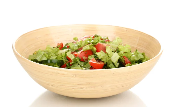 Salada fresca com tomates e pepinos isolados em branco — Fotografia de Stock
