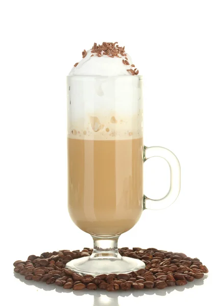 Vaso de cóctel de café con granos de café aislados en blanco —  Fotos de Stock