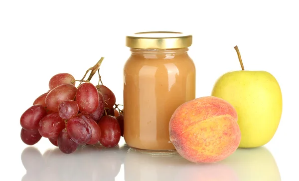 Vasetto con frutta baby food e frutta isolata su bianco — Foto Stock
