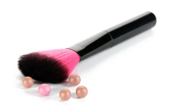 Borstel voor make-up met poeder ballen geïsoleerd op wit — Stockfoto