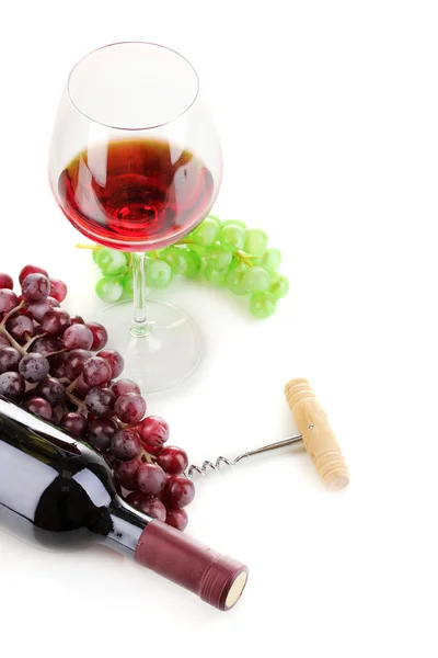 Enfes bir şarap kadehinin ve üzerinde beyaz izole tirbuşon bir şişe — Stok fotoğraf