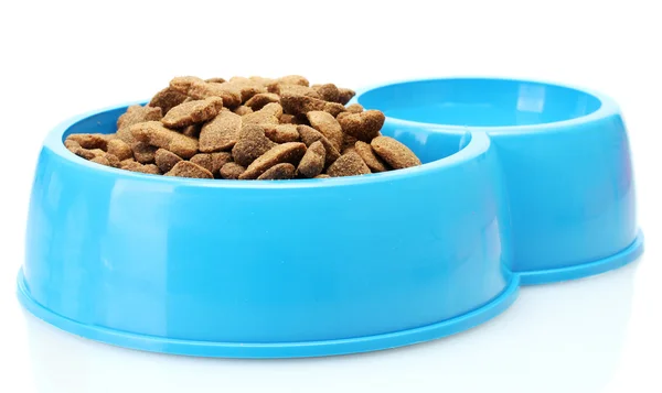 Comida seca para perros y agua en tazón azul aislado en blanco — Foto de Stock