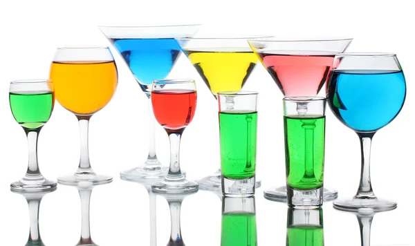 Alkoholhaltiga drinkar isolerad på vit — Stockfoto