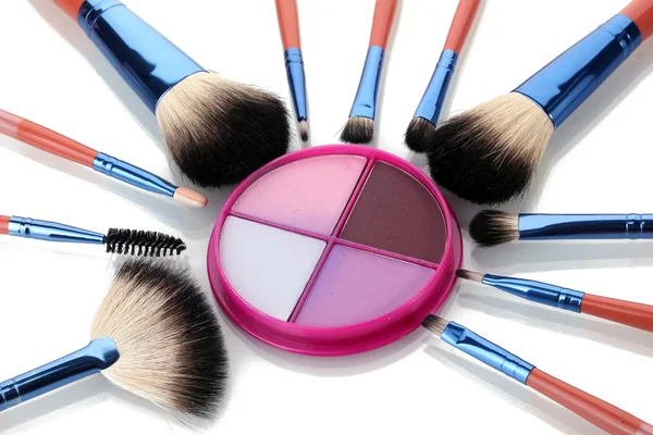 Make-up brushes and bright eyeshadow isolated on white — Stock Photo, Image