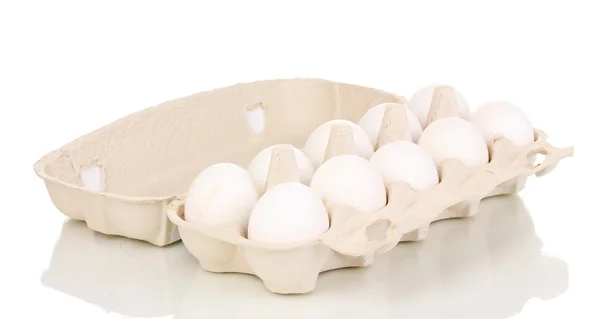 Œufs dans une boîte en papier isolé sur blanc — Photo