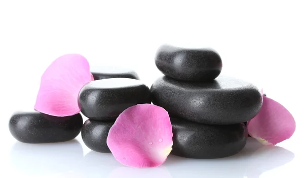 Piedras de spa y pétalos de rosa aislados en blanco —  Fotos de Stock