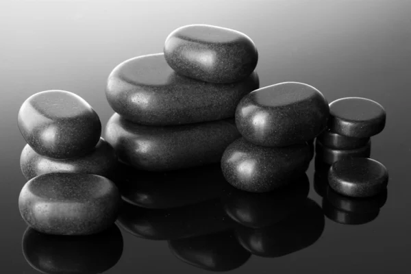Wellness Steine auf grauem Hintergrund — Stockfoto
