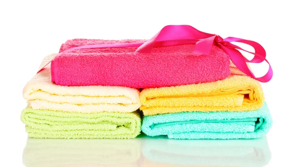 Kolorowe ręczniki z taśmy na białym tle — Zdjęcie stockowe