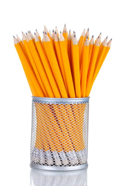 Olova tužky v kovových cup izolovaných na bílém — Stock fotografie