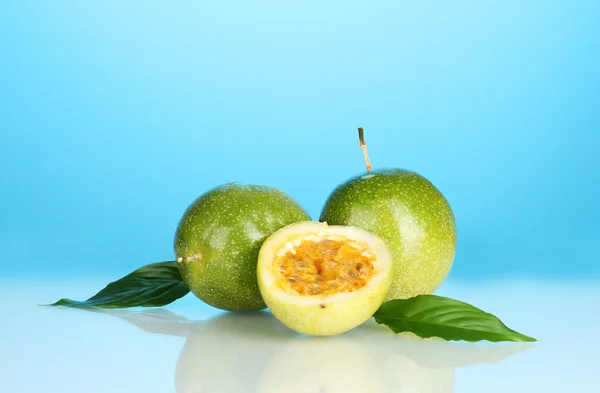 Green passion fruit on blue background close-up — Stock Photo, Image