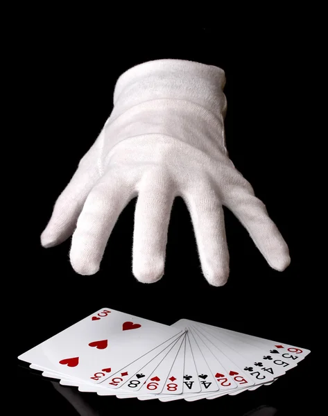 Karty a rukou izolovaných na černém — Stock fotografie