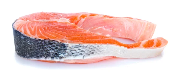 Filete de salmón fresco aislado en blanco — Foto de Stock