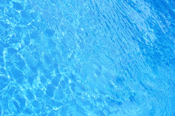 햇빛 이 잘 드는 호텔 수영장 — 스톡 사진