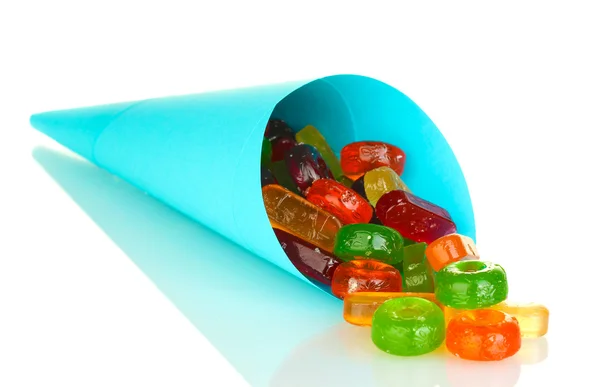 Sabrosos caramelos coloridos en bolsa brillante aislado en blanco —  Fotos de Stock