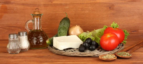 Ingredients for a Greek salad on wooden background close-up — Stock Photo, Image