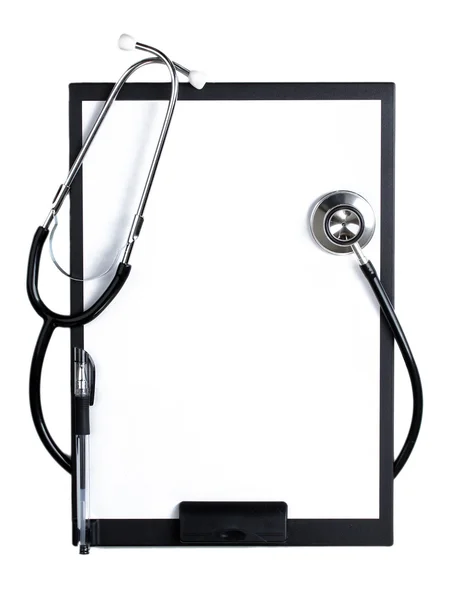 Stetoskop og svart skriveplate isolert på hvit – stockfoto