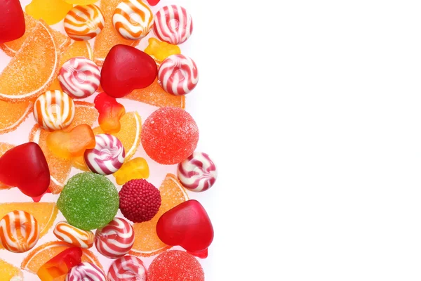 Kolorowe cukierki galaretki izolowane na białym — Zdjęcie stockowe