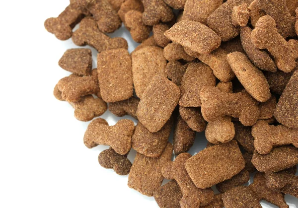 Trockenfutter für Hunde isoliert auf weiß — Stockfoto