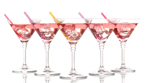 Cocktail rosso in bicchieri da martini isolato su bianco — Foto Stock