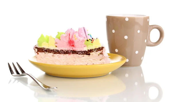 Smetanové koláče a šálek izolované na bílém — Stock fotografie