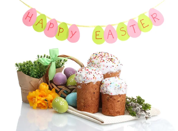 Mooie Pasen gebak, kleurrijke eieren in een mand en pussy-willow twijgen geïsoleerd op wit — Stockfoto