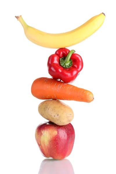 Φρέσκα λαχανικά και φρούτα που απομονώνονται σε λευκό — Φωτογραφία Αρχείου