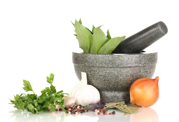 Set van ingrediënten en kruiden voor het koken geïsoleerd op wit — Stockfoto