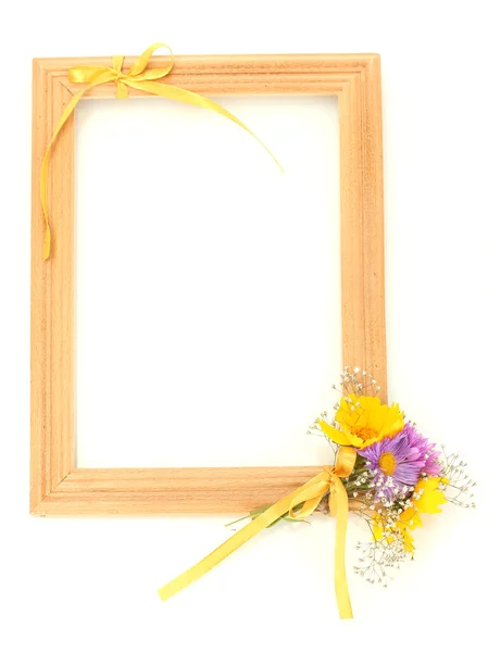 Drewniana ramka z piękny bukiet kwiaty jasne, na białym tle — Zdjęcie stockowe