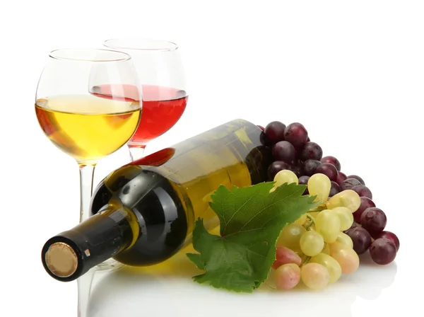 Bottle and glasses of wine and ripe grapes isolated on white — Stock Photo, Image