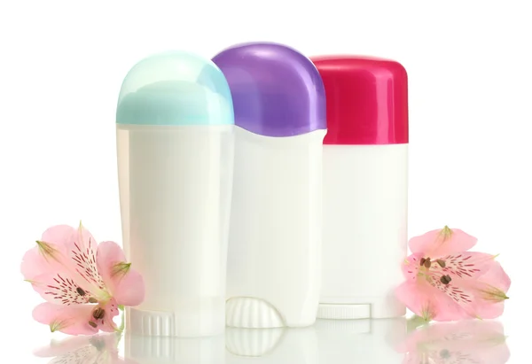 Dezodoranty z kwiaty na białym tle — Zdjęcie stockowe
