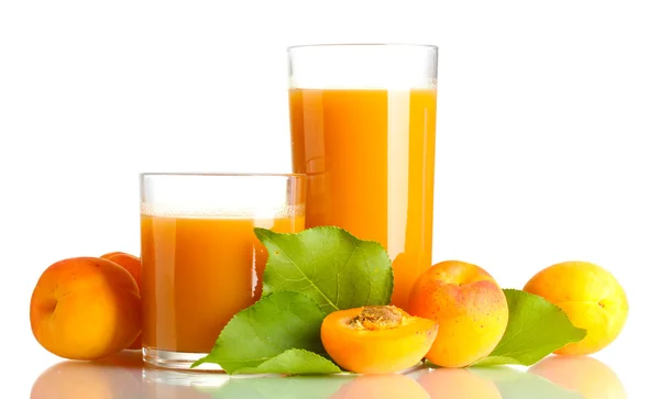 杏汁、 杏叶上白色隔离的两个眼镜 — 图库照片