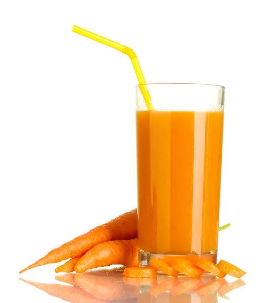 胡萝卜汁和新鲜胡萝卜孤立在白色玻璃 — 图库照片