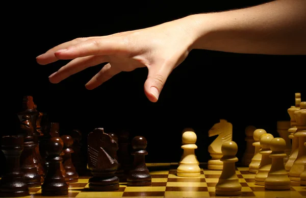 Шахматная доска с шахматными фигурами — стоковое фото
