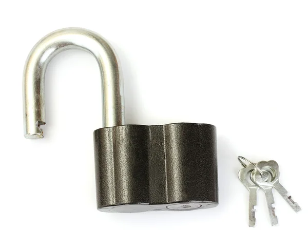 Cadeado velho com chaves isoladas no fundo branco — Fotografia de Stock