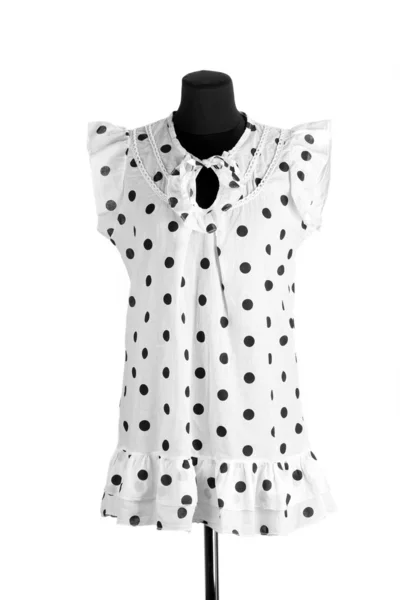 Kvinna vit svart polka dot klänning på skyltdocka på vit bakgrund — Stockfoto