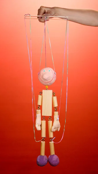 Marioneta de madera sobre fondo rojo —  Fotos de Stock