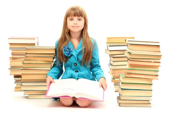 Kleines Mädchen mit einem Buch isoliert auf weiß — Stockfoto