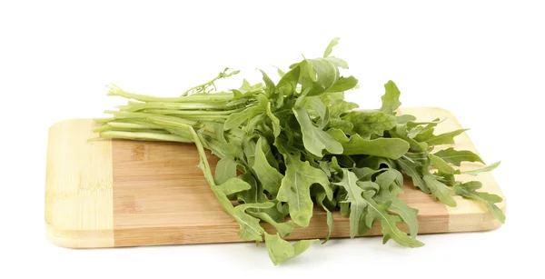 Salade de rucola fraîche ou feuilles de laitue fusée sur planche de bois isolée sur blanc — Photo