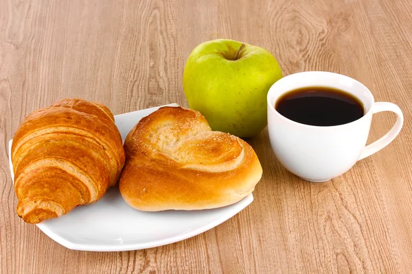 Classical breakfast. Coffee with croissant and bun — Stock Photo, Image