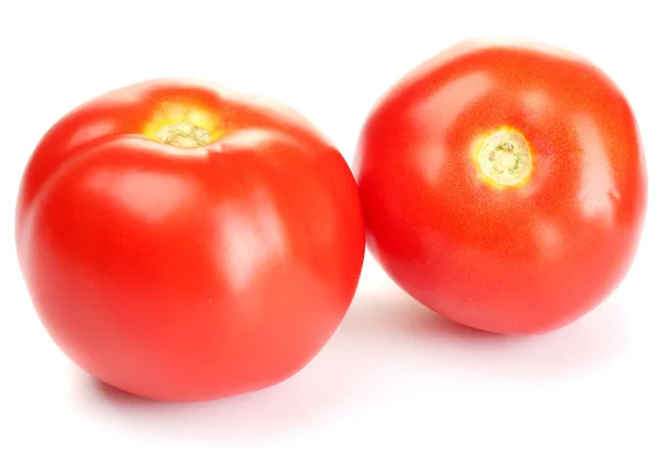 Zralá červená rajčata izolovaná na bílém — Stock fotografie