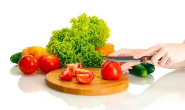 Жінка руками ріже овочі на кухні дошка — стокове фото