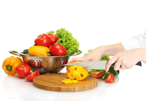 Жінка руками ріже овочі на кухні дошка — стокове фото