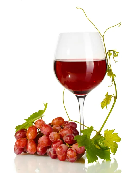 Glass of wine and ripe grapes isolated on white — Stock Photo, Image