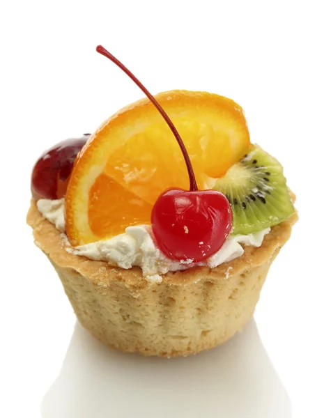 Süße Torte mit Früchten isoliert auf weiß — Stockfoto