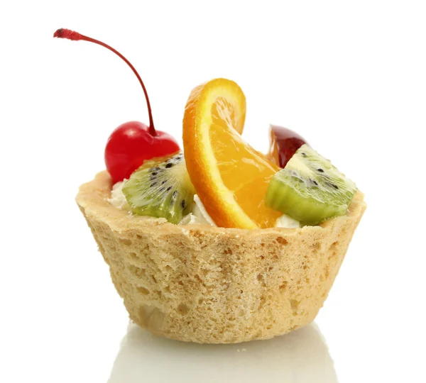 Bolo doce com frutas isoladas em branco — Fotografia de Stock
